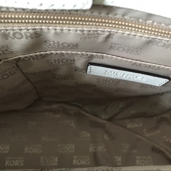 WHTE MICHAEL KORS PURSE W/ CROSSBODY -MSRP $328!! - Picture 5 of 12